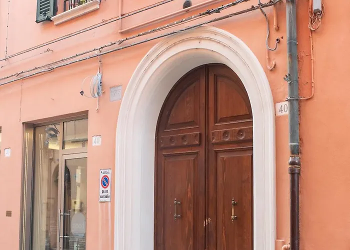 Corte Degli Estensi, Romantica Mansardina