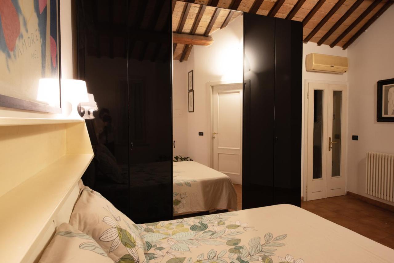 Corte Degli Estensi, Romantica Mansardina Apartment